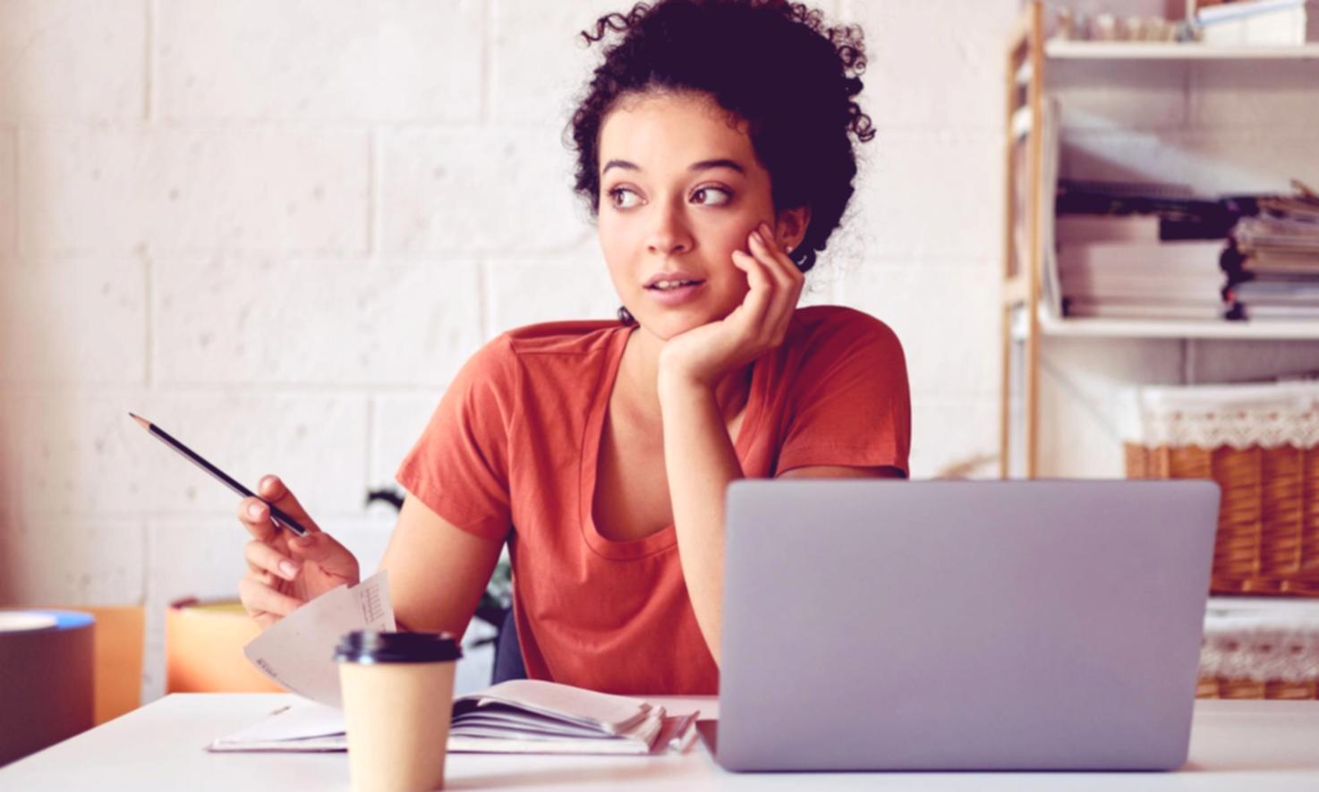 Equipo revisando auditoría técnica de sitio e-commerce